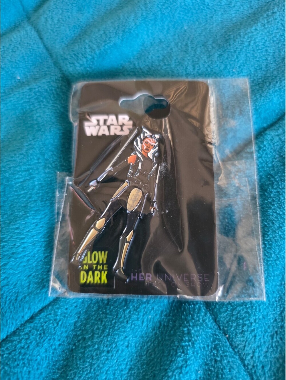Star Wars Ahsoka Tano Pin SDCC 2023 Her Universe Fashion Show Exclusive Glow